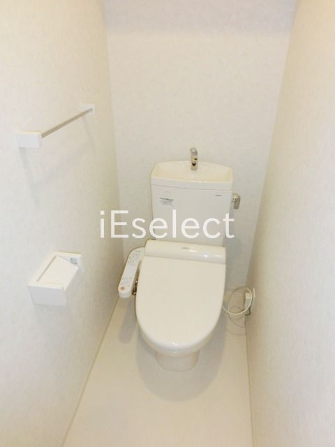 トイレ　シャワートイレ付です。