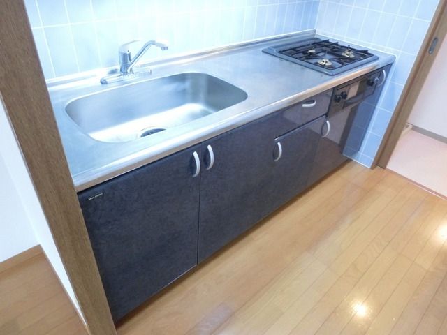 キッチン　３口ガスシステムキッチン