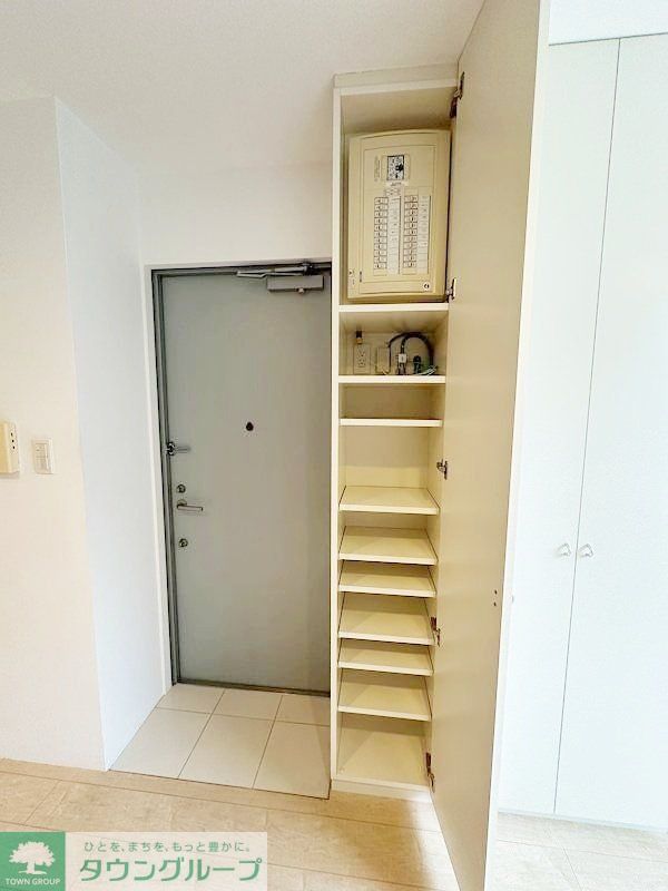 玄関　お部屋探しは株式会社　タウンハウジング　までお気軽にお問合…