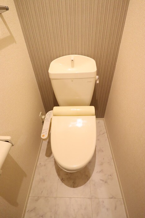 ＪＲ山陽本線 東尾道駅 徒歩6分 2階建 築14年のトイレ写真