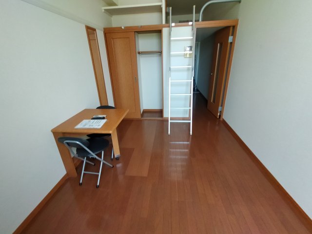 レオパレスエステートの居間写真