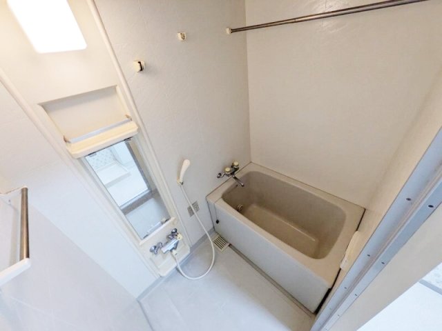 バス・シャワールーム　ご家族や長時間入浴に便利な追い炊き機能付きです♪
