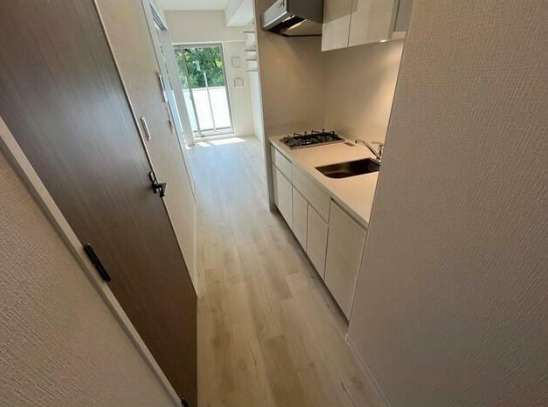 玄関　玄関からお部屋に向けて
