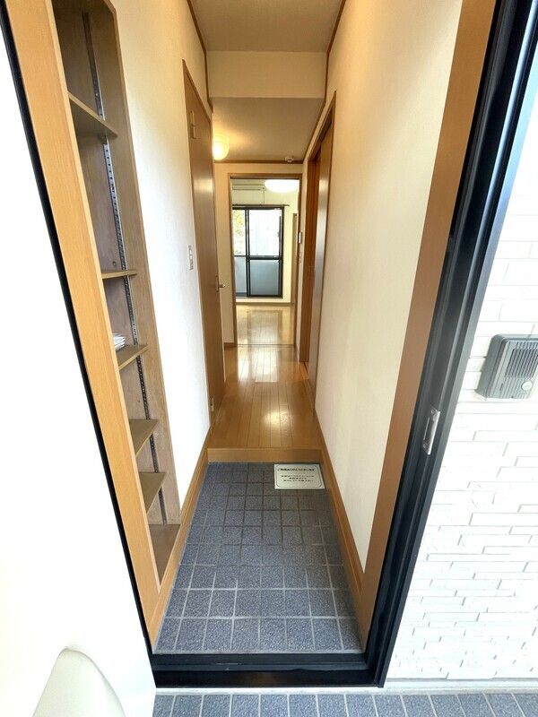 玄関　※別号室の写真です。現況優先となります。