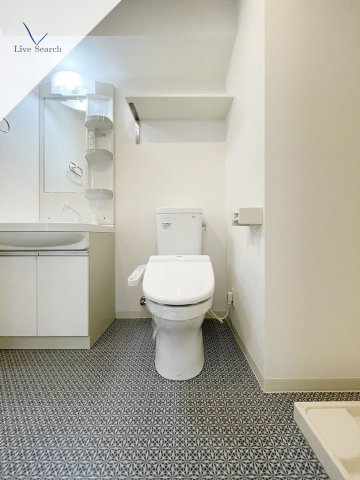 トイレ　※写真は同じマンションの違う部屋のものになります。