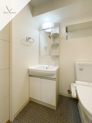 洗面設備　※写真は同じマンションの違う部屋のものになります。