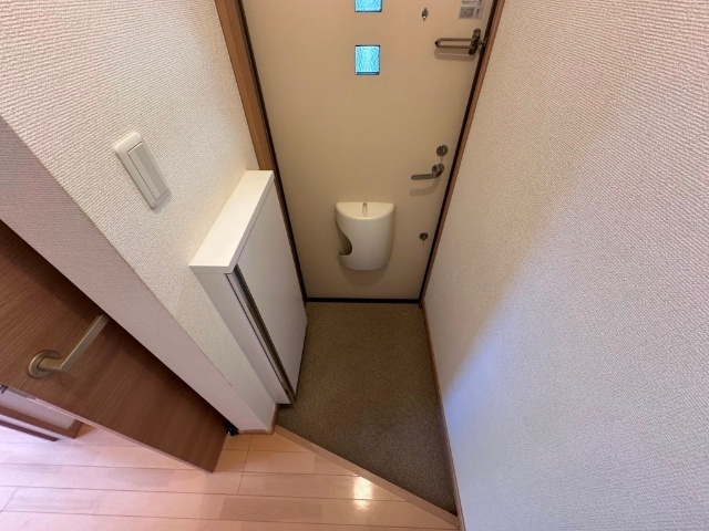 玄関　別部屋参考写真（反転タイプ）