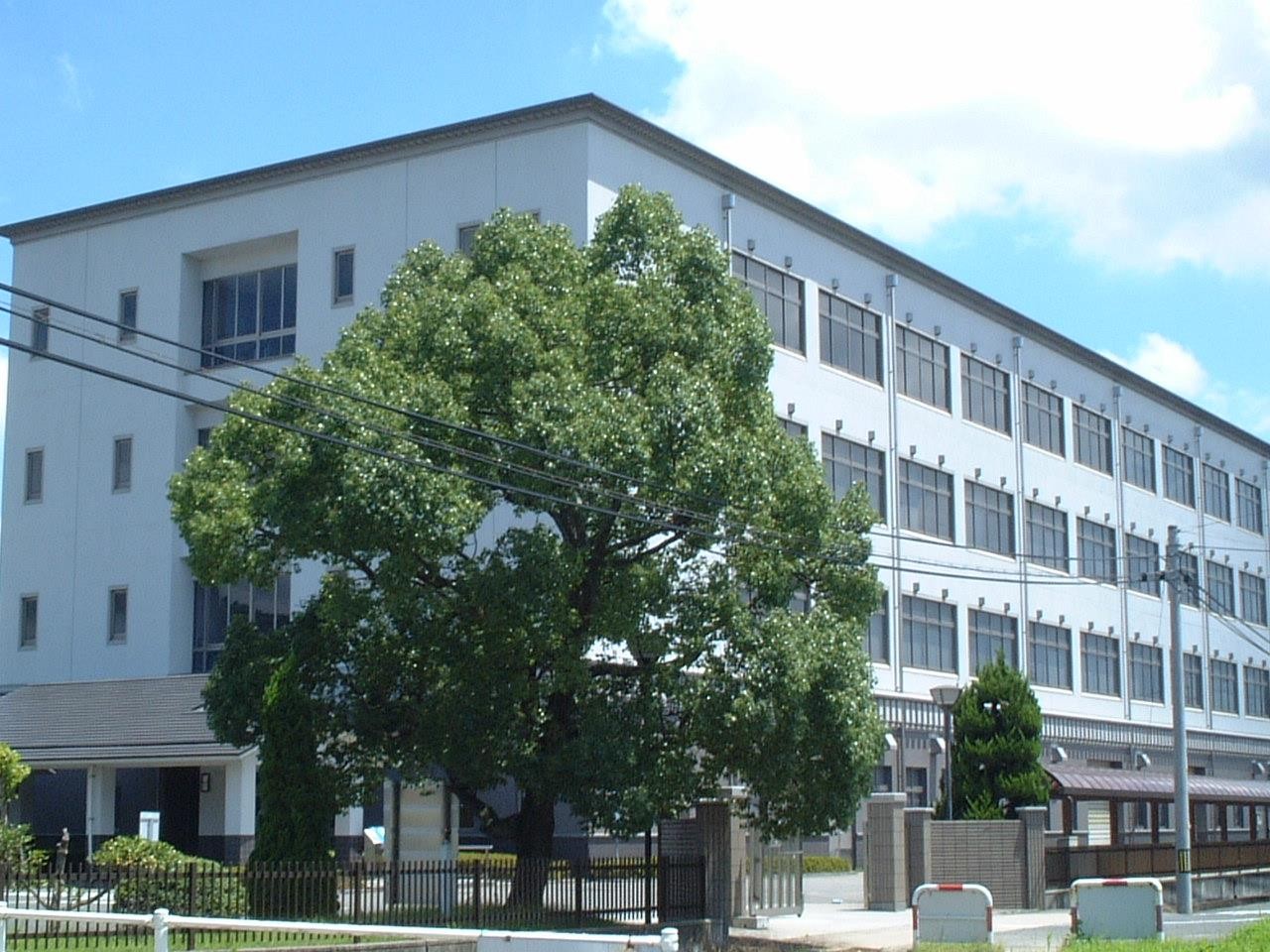 大学・短大　ポリテクカレッジ（大学・短大）まで1746m