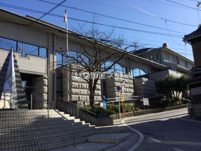 図書館　尾道市立中央図書館（図書館）まで256m