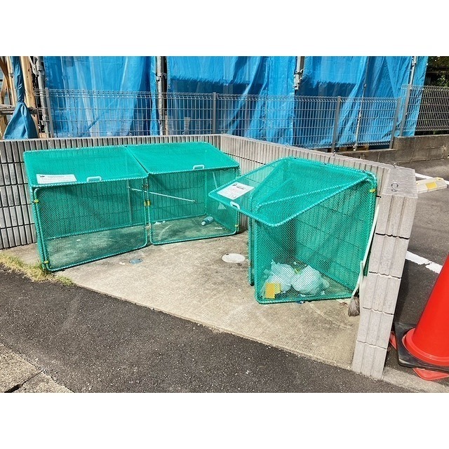 その他共有部分　物件正面にゴミ捨場があります！