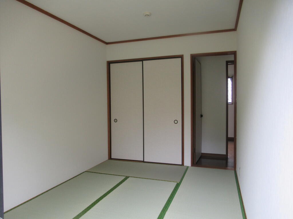 ＪＲ横須賀線 逗子駅 バス乗車時間：15分 最寄りバス停で下車 徒歩11分 2階建 築32年の居間写真