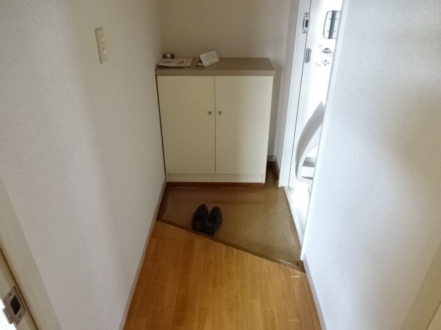 フレグランスいなさとNの玄関写真