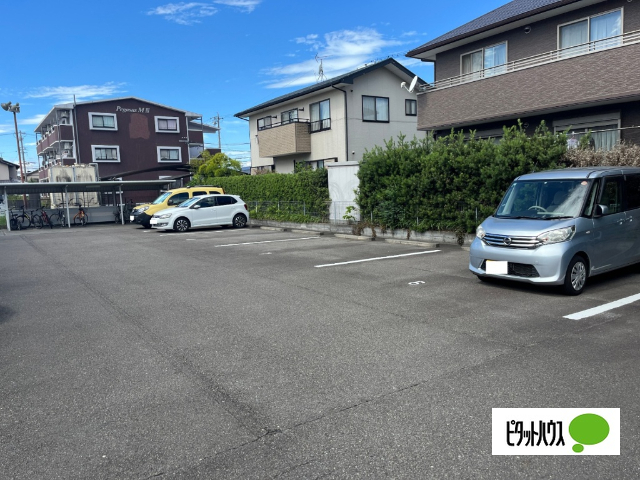 駐車場　駐車場