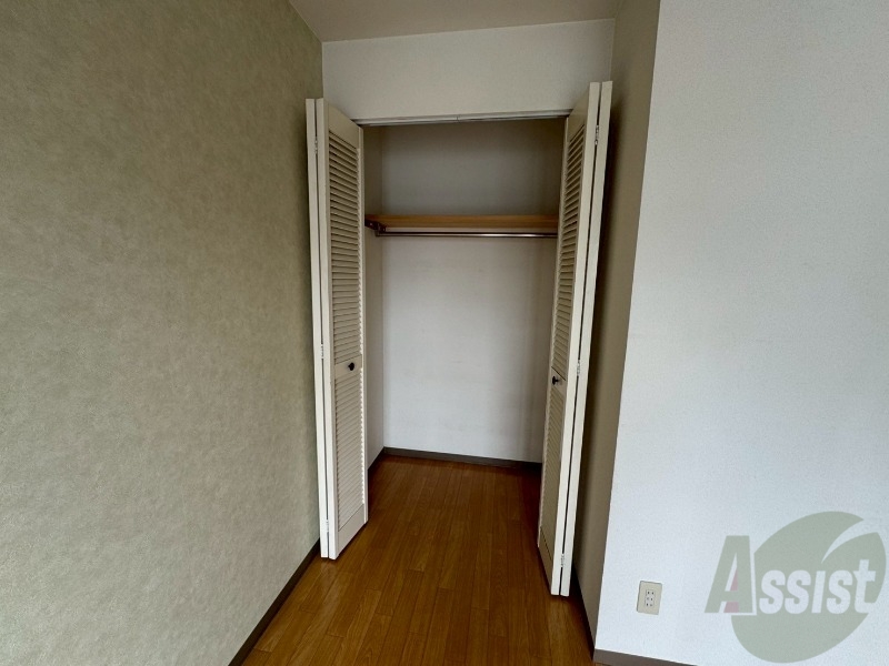 収納　寝室の収納です。部屋がすっきり片付きます。