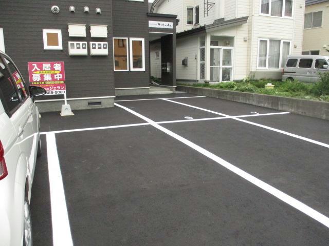 駐車場　駐車場