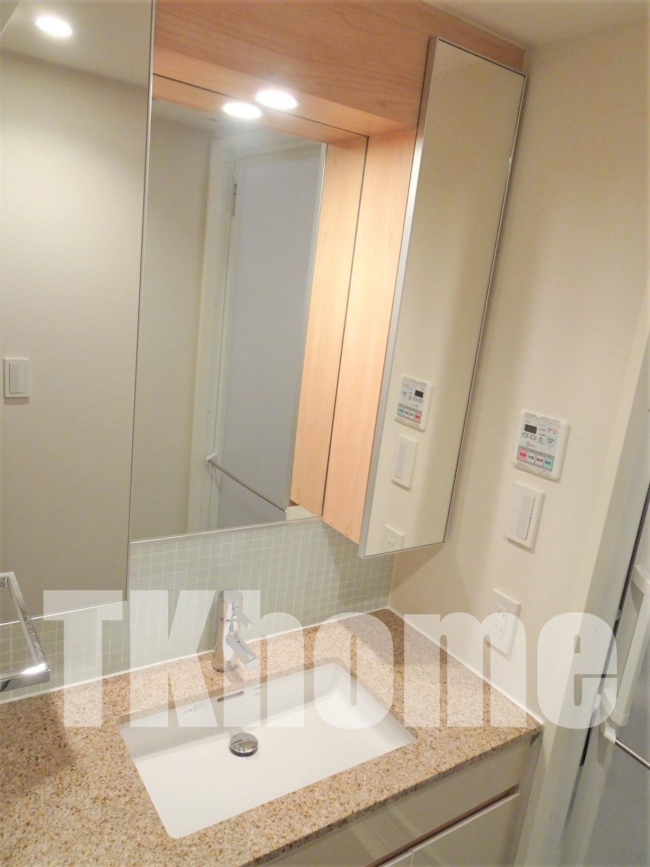 洗面設備　独立洗面台（同マンション別室・参考写真）