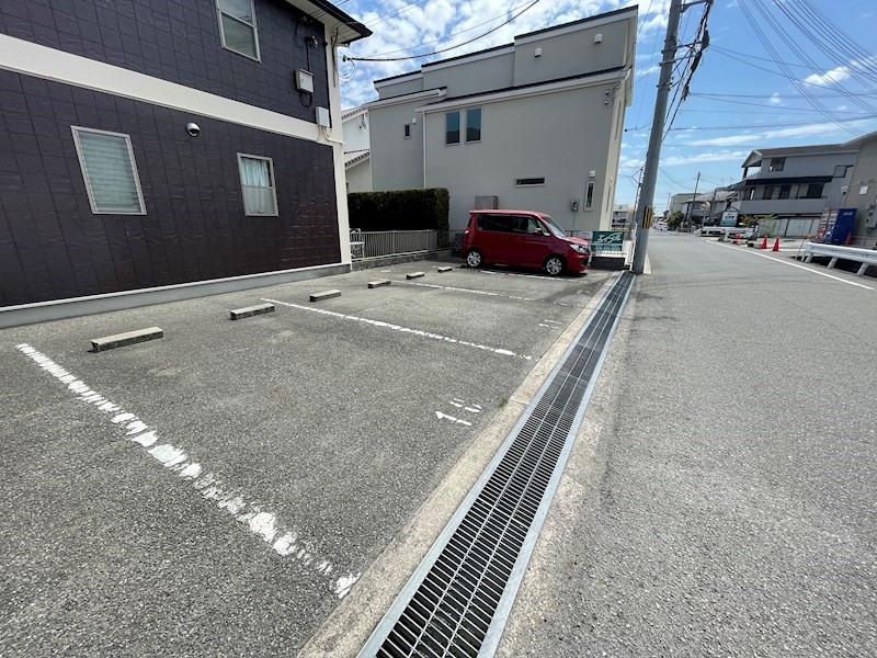 【ラフィーネ田寺東の駐車場】