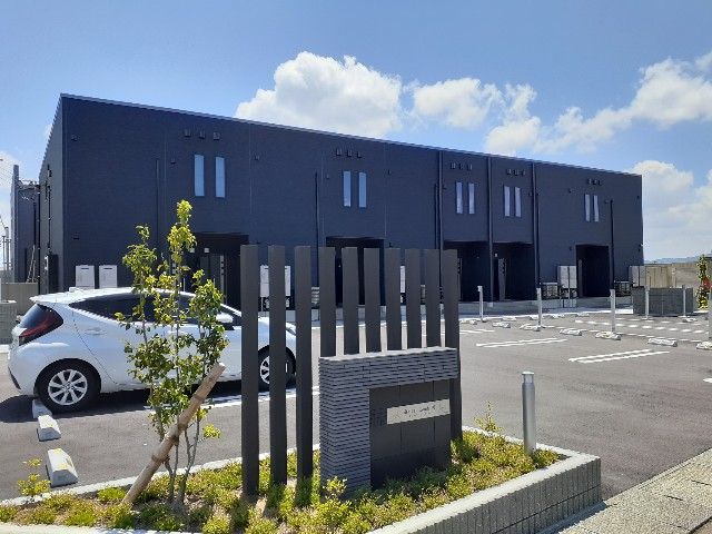 福井市河合寄安町のアパートの建物外観