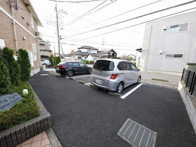 【志木市上宗岡のアパートの駐車場】