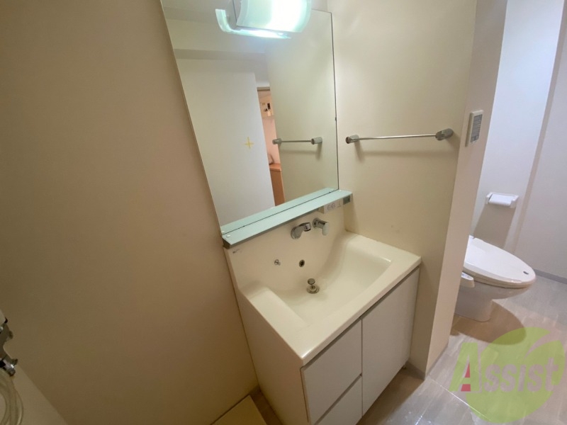 洗面設備　シャンプードレッサー。身支度はここでばっちりですね。