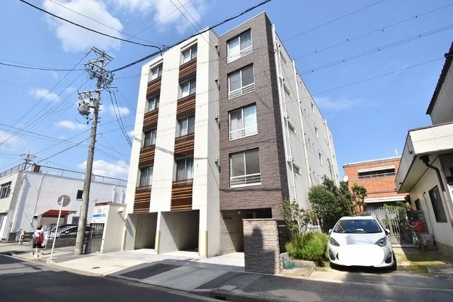 【名古屋市東区東大曽根町のマンションの建物外観】