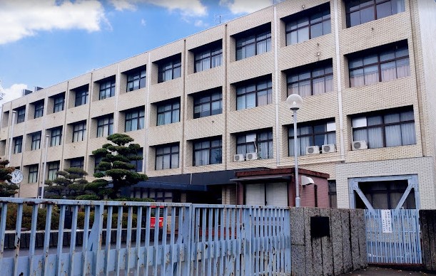 【名古屋市東区東大曽根町のマンションの中学校】