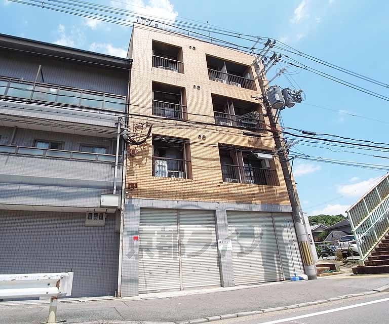 京都市伏見区桃山町丹後のマンションの建物外観