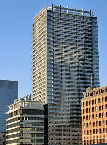 【港区浜松町のマンションの建物外観】