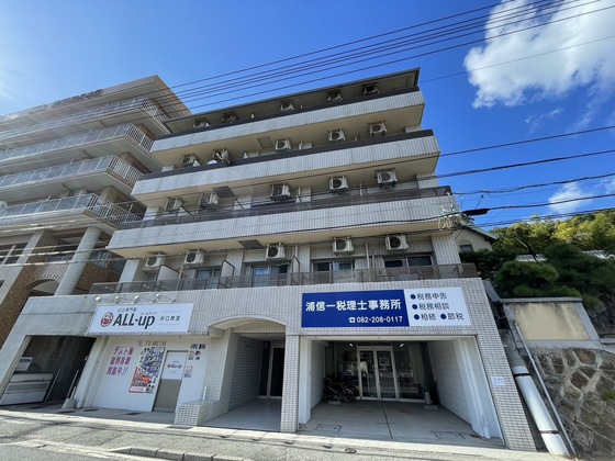 広島市西区井口のマンションの建物外観