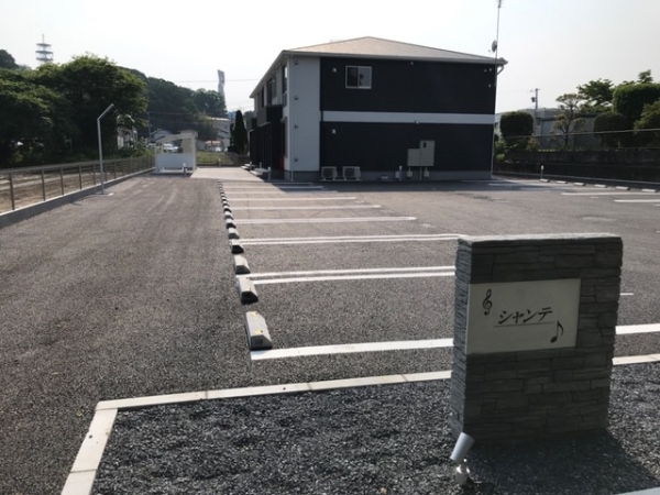 【水戸市根本のアパートの駐車場】