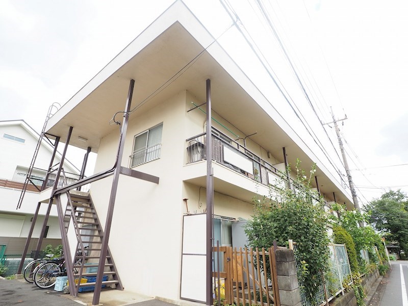 狛江市和泉本町のマンションの建物外観