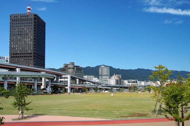 【神戸市中央区御幸通のマンションの公園】