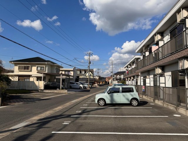 【シャンテの駐車場】