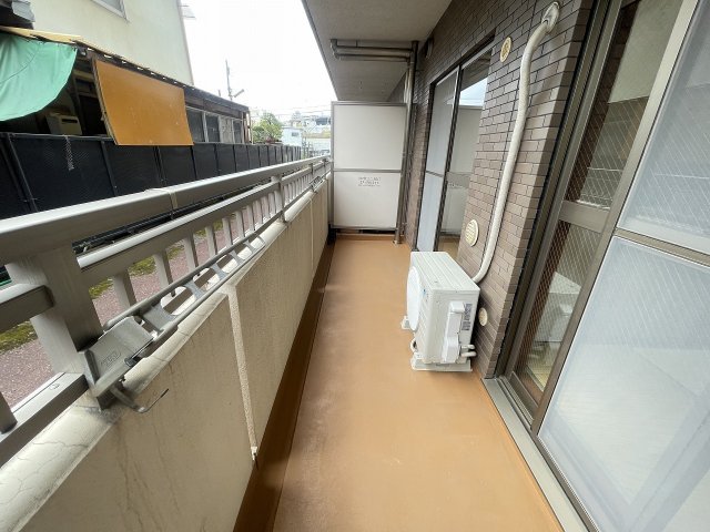 バルコニー　外からの目が気にならないバルコニーで洗濯物が干せます