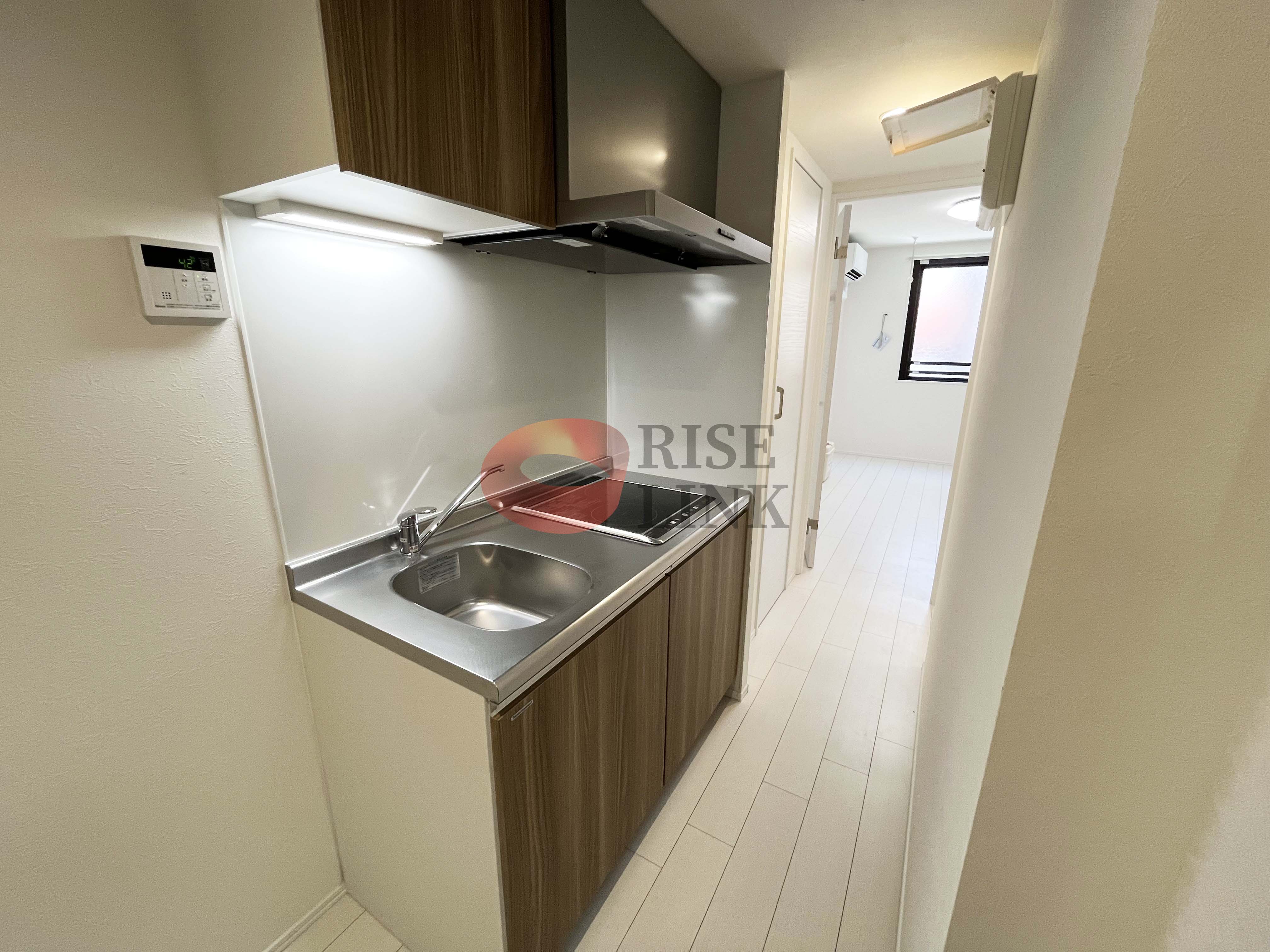 キッチン　使い勝手の良いキッチンで誰も使っていないのが気持ち良い