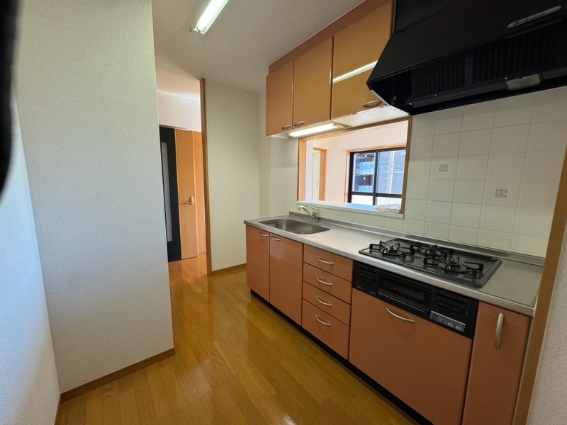 キッチン　システムキッチン　※写真は反転タイプです