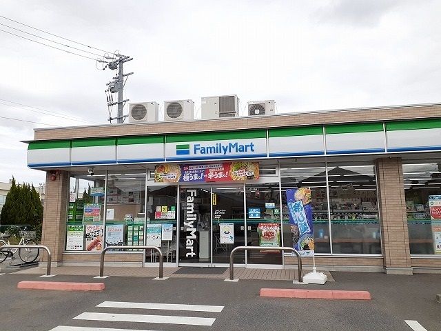 コンビニ　ファミリーマート碧南六軒町店（コンビニ）まで247m
