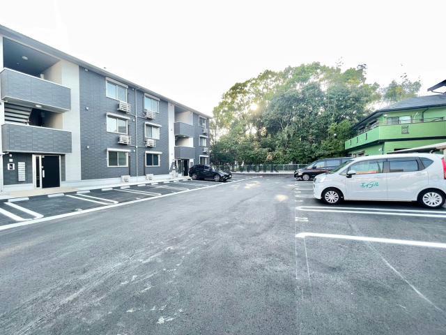 駐車場　駐車場