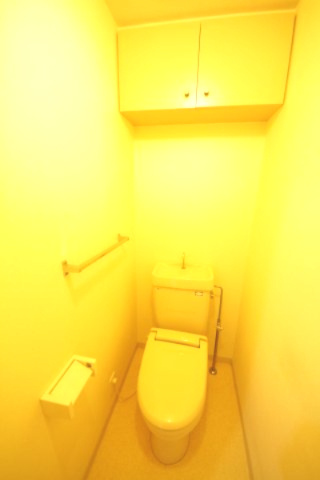 トイレ　※同タイプの別の部屋の写真です。