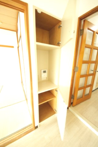 収納　※同タイプの別の部屋の写真です。