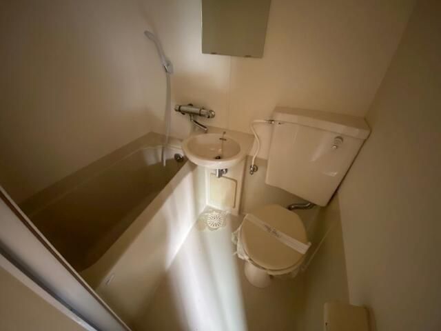 バス・シャワールーム　お掃除がしやすい３点ユニットバスです☆