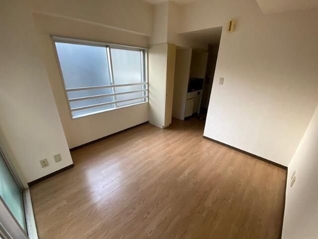 居室・リビング　南西向きで日当たり良好なお部屋！暖かな日差しが入ります♪