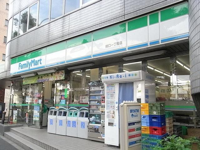 コンビニ　ファミリーマート（コンビニ）まで200m