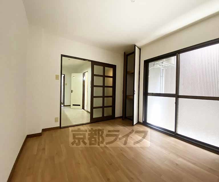 居室・リビング　落ち着いた雰囲気のお部屋です