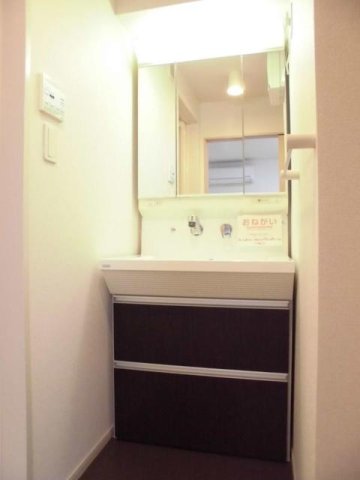 洗面設備　脱衣スペースもあります