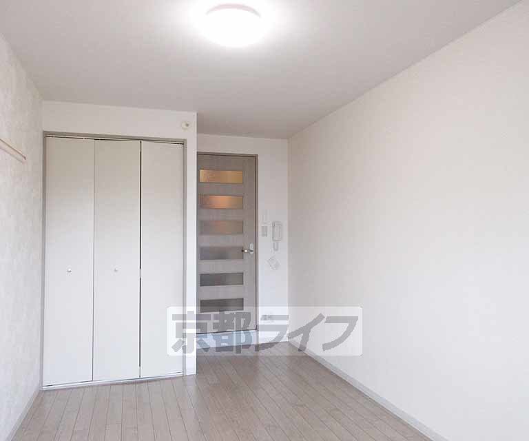 居室・リビング　明るい洋室です