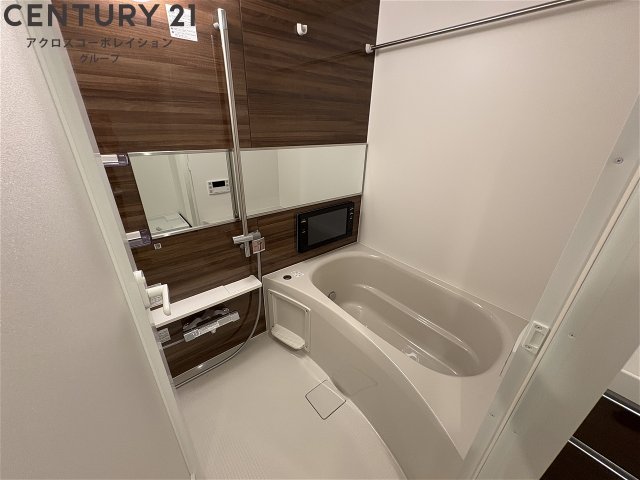 バス・シャワールーム　浴室乾燥機・追い焚き機能付きの便利な浴室です！