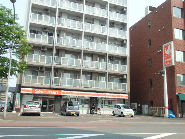 コンビニ　セイコーマート（コンビニ）まで216m