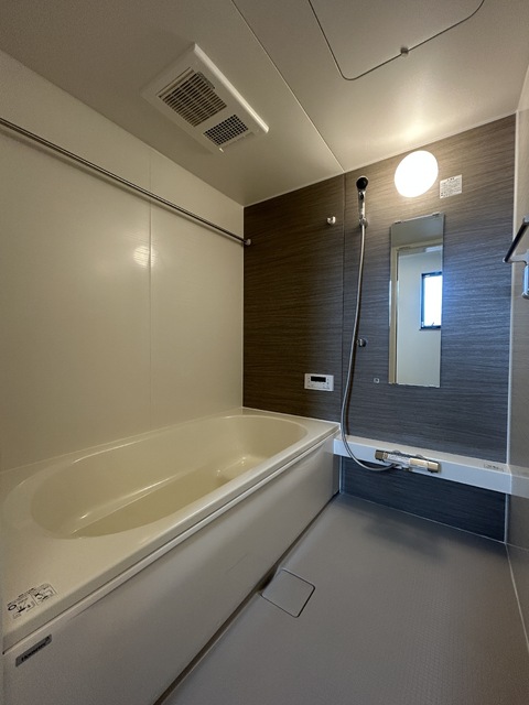 建物外観　敷地内屋外シャワー・庭付き住戸１部あり・ベンチあり♪