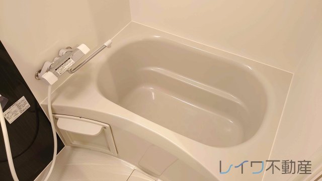 バス・シャワールーム　コンパクトで使いやすいお風呂です